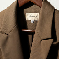 Blazer Verona | Sastrería Fluida con Cinturón Anatómico | Café Moca