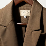 Blazer Verona | Sastrería Fluida con Cinturón Anatómico | Café Moca