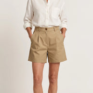 Bermuda Riviera Tiro Alto | Pantalón Corto Elegante | Arena Khaki