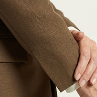 Blazer Verona | Sastrería Fluida con Cinturón Anatómico | Café Moca
