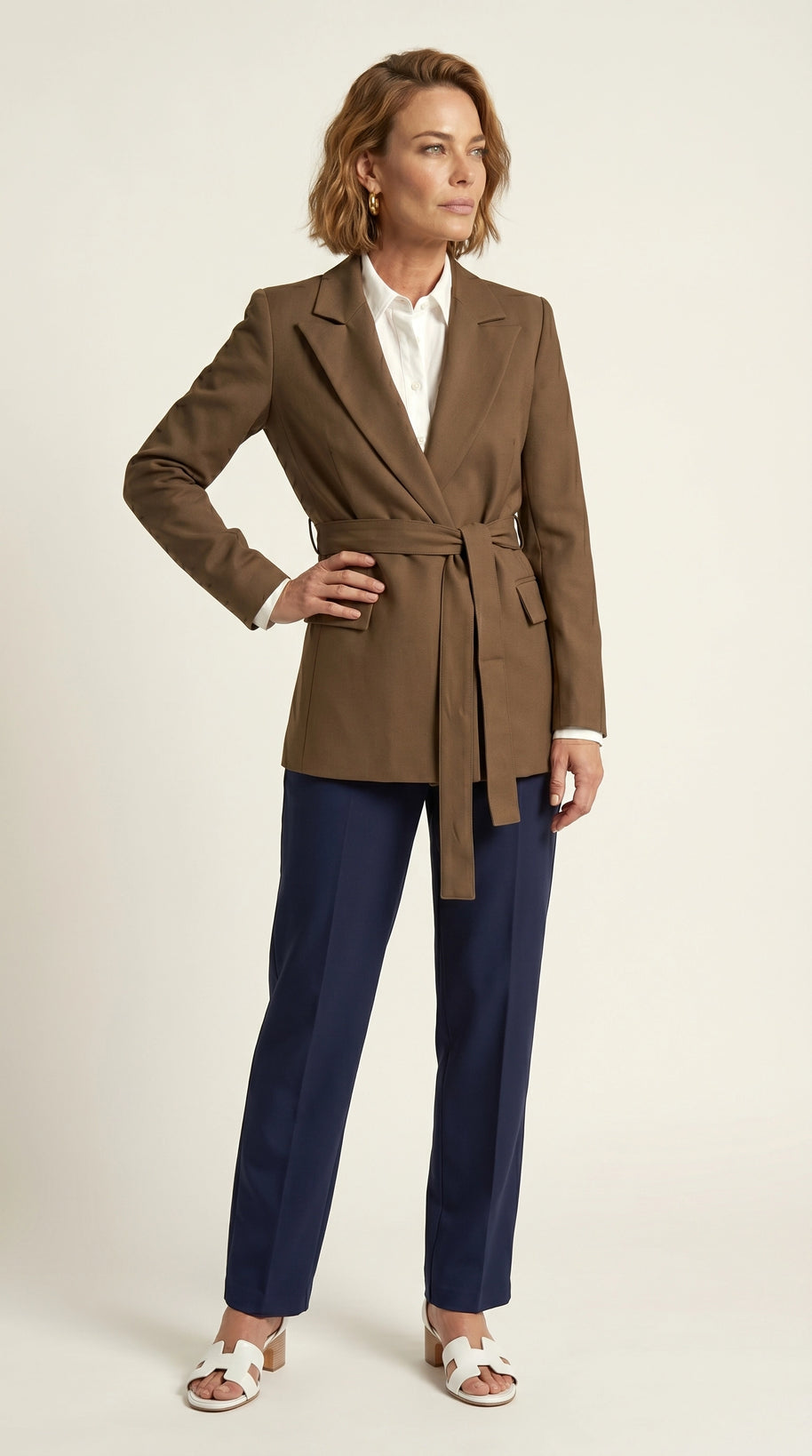 Blazer Verona | Sastrería Fluida con Cinturón Anatómico | Café Moca