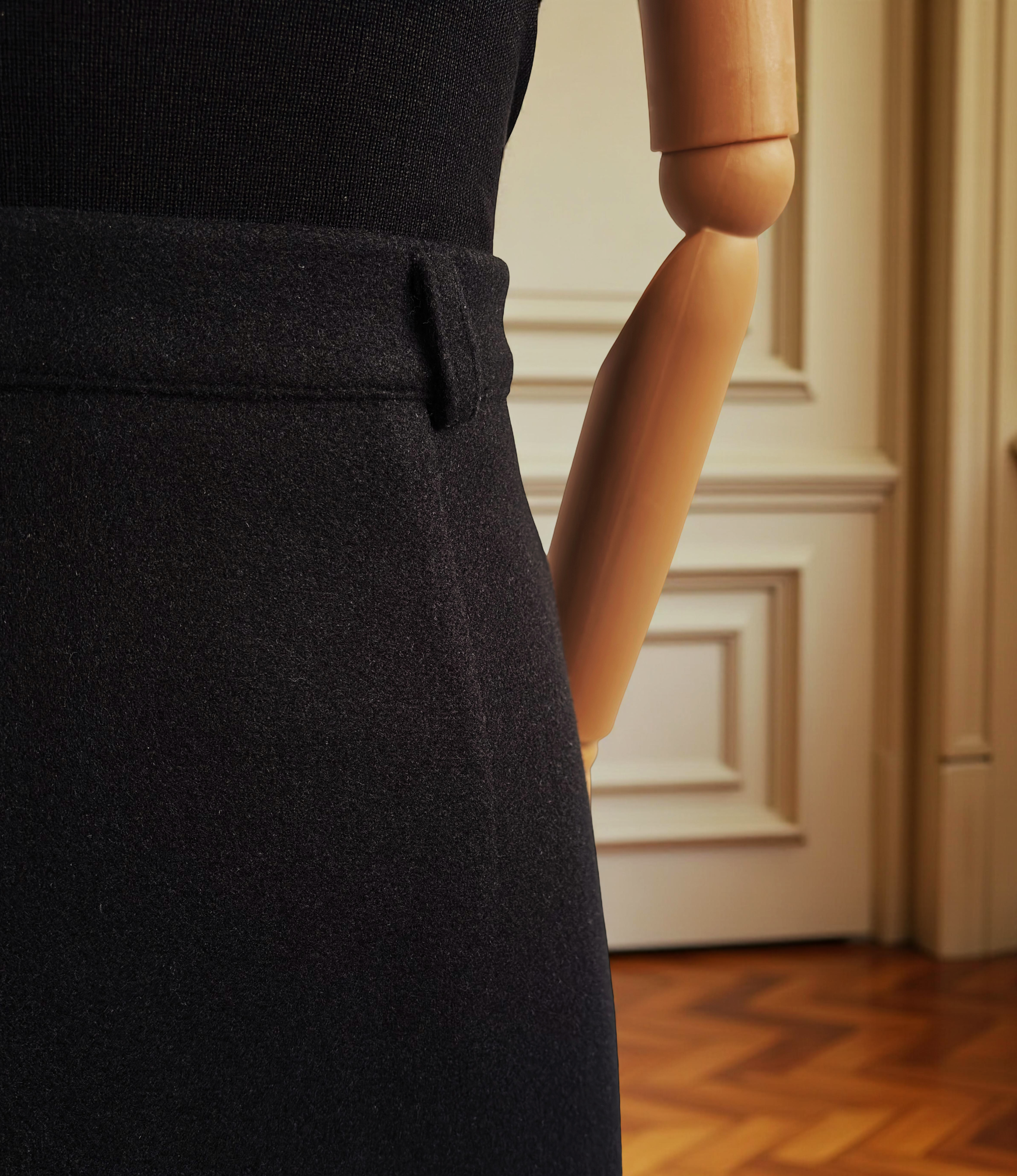 FALDA MIDI ARISTEA NEGRO CLÁSICO