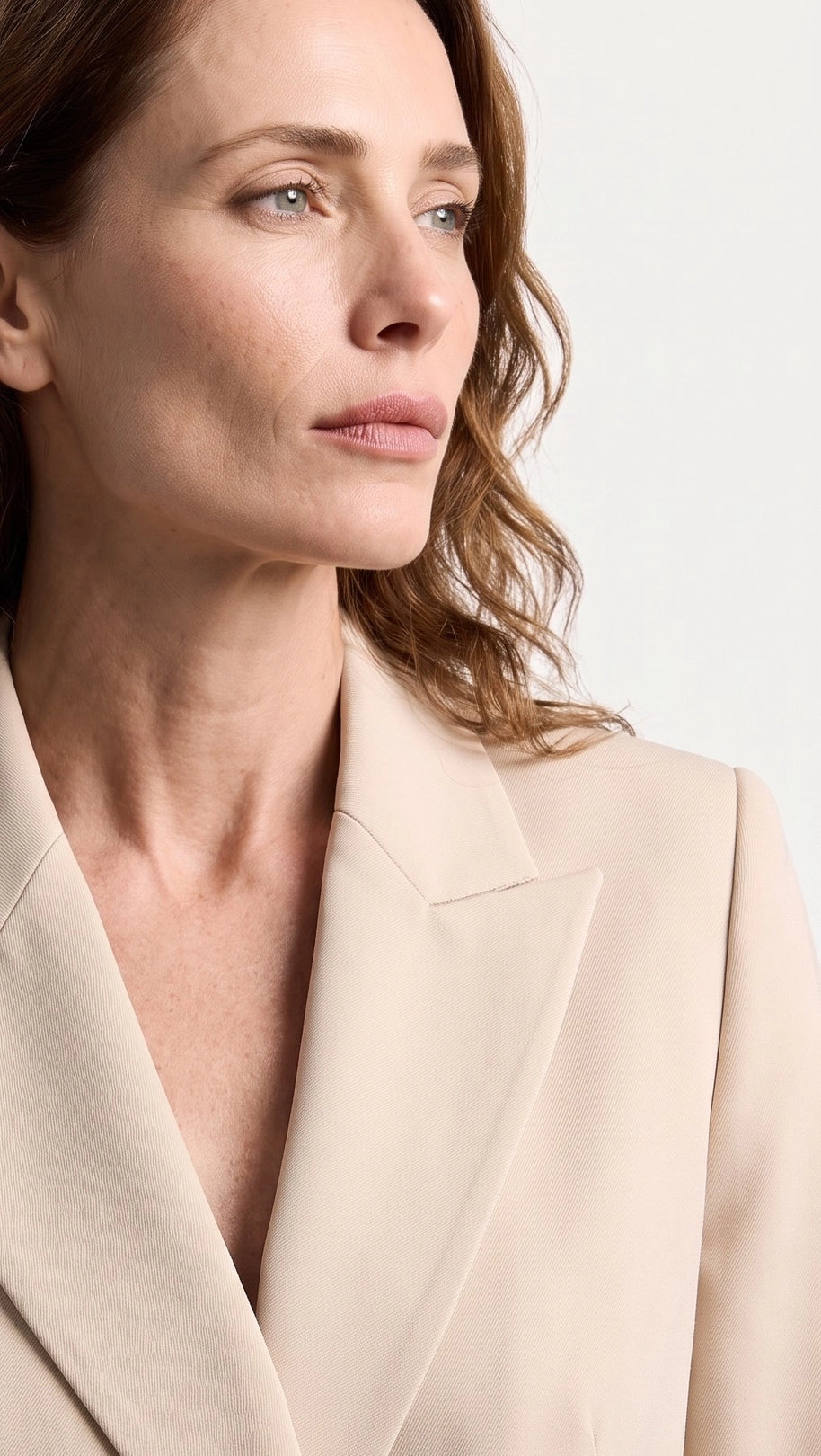 Blazer Verona | Sastrería Fluida con Cinturón Anatómico | Beige Crema