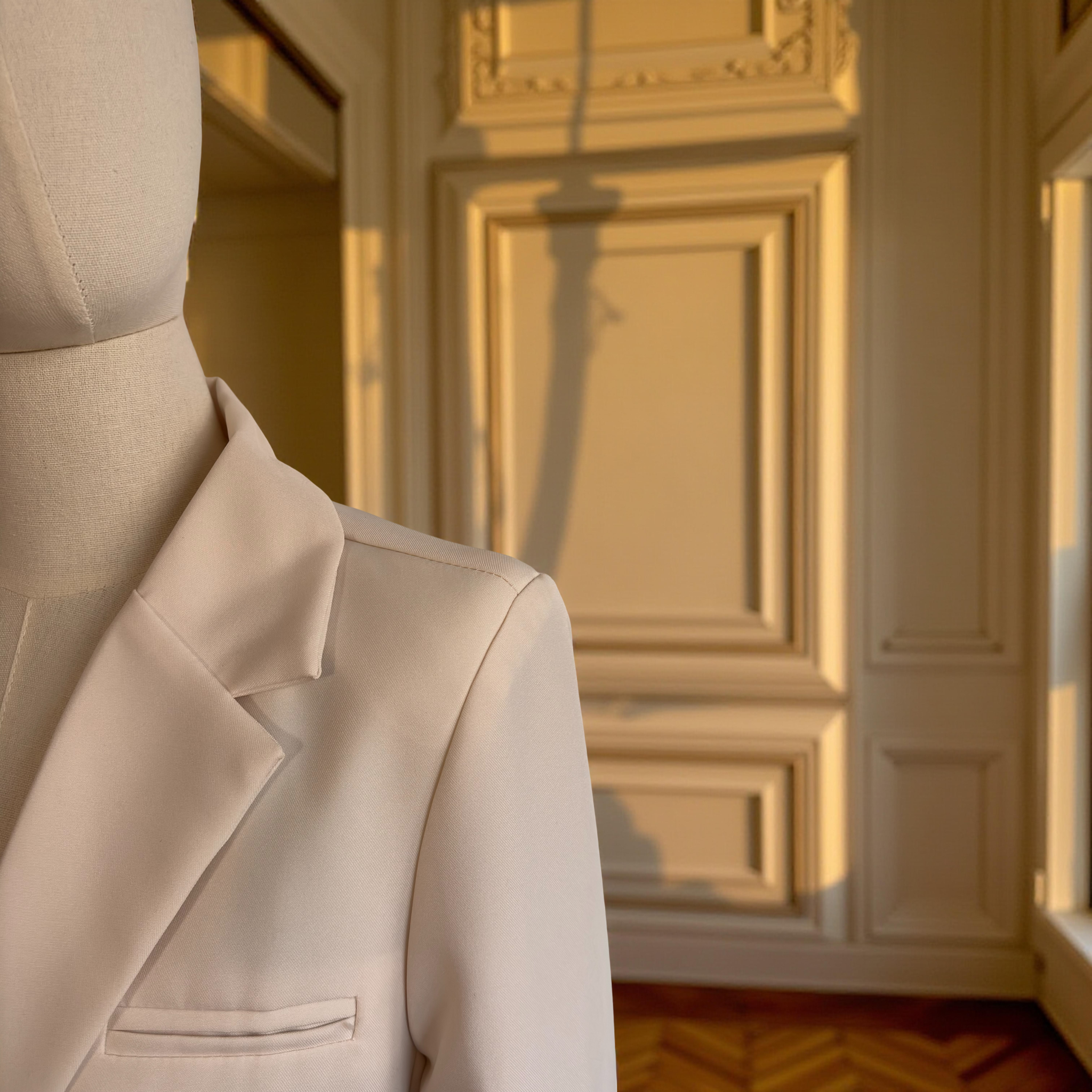 BLAZER SASTRE ÉLISE BEIGE CREMA