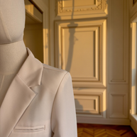 BLAZER SASTRE ÉLISE BEIGE CREMA