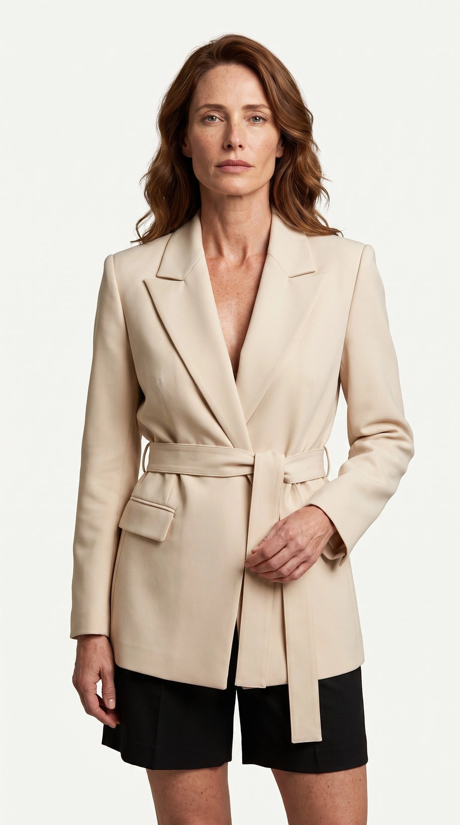 Blazer Verona | Sastrería Fluida con Cinturón Anatómico | Beige Crema