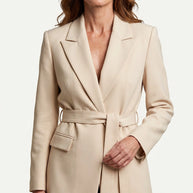 Blazer Verona | Sastrería Fluida con Cinturón Anatómico | Beige Crema