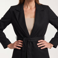 Blazer Verona | Sastrería Fluida con Cinturón Anatómico | Negro Clásico