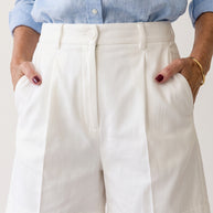 Bermuda Riviera Tiro Alto | Pantalón Corto Elegante | Blanco