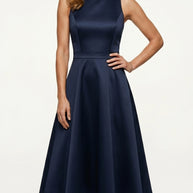 VESTIDO MIDI DE CETIM AZUL MARINHO SAFIRA COM LAÇO NAS COSTAS