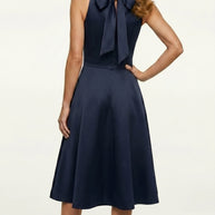 VESTIDO MIDI DE CETIM AZUL MARINHO SAFIRA COM LAÇO NAS COSTAS